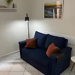 Charmoso Quarto E Sala Em Copacabana