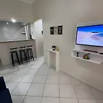 Charmoso Quarto E Sala Em Copacabana