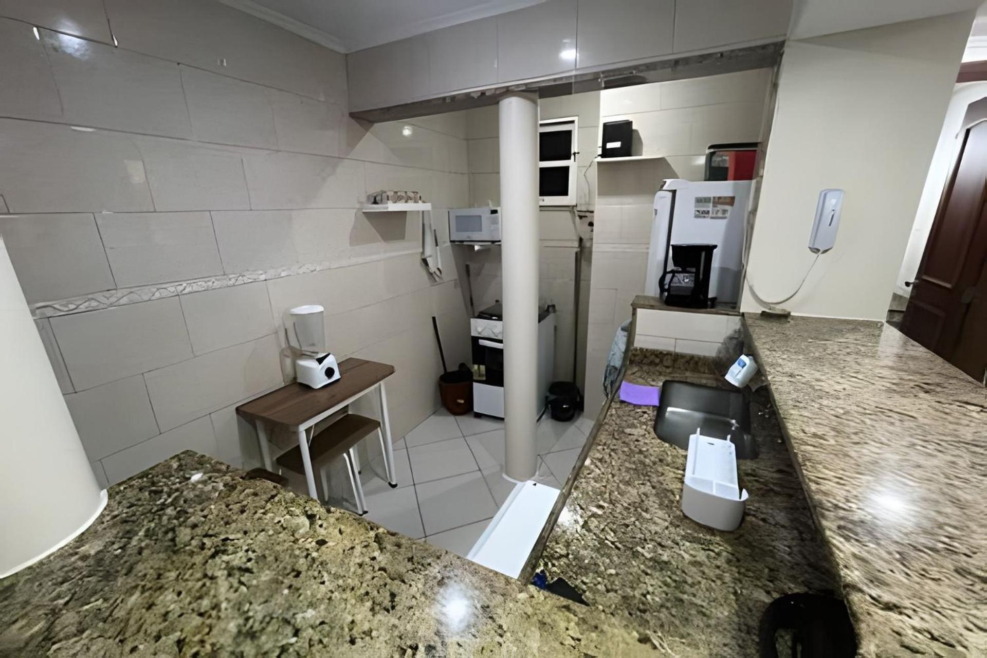 Charmoso Quarto E Sala Em Copacabana