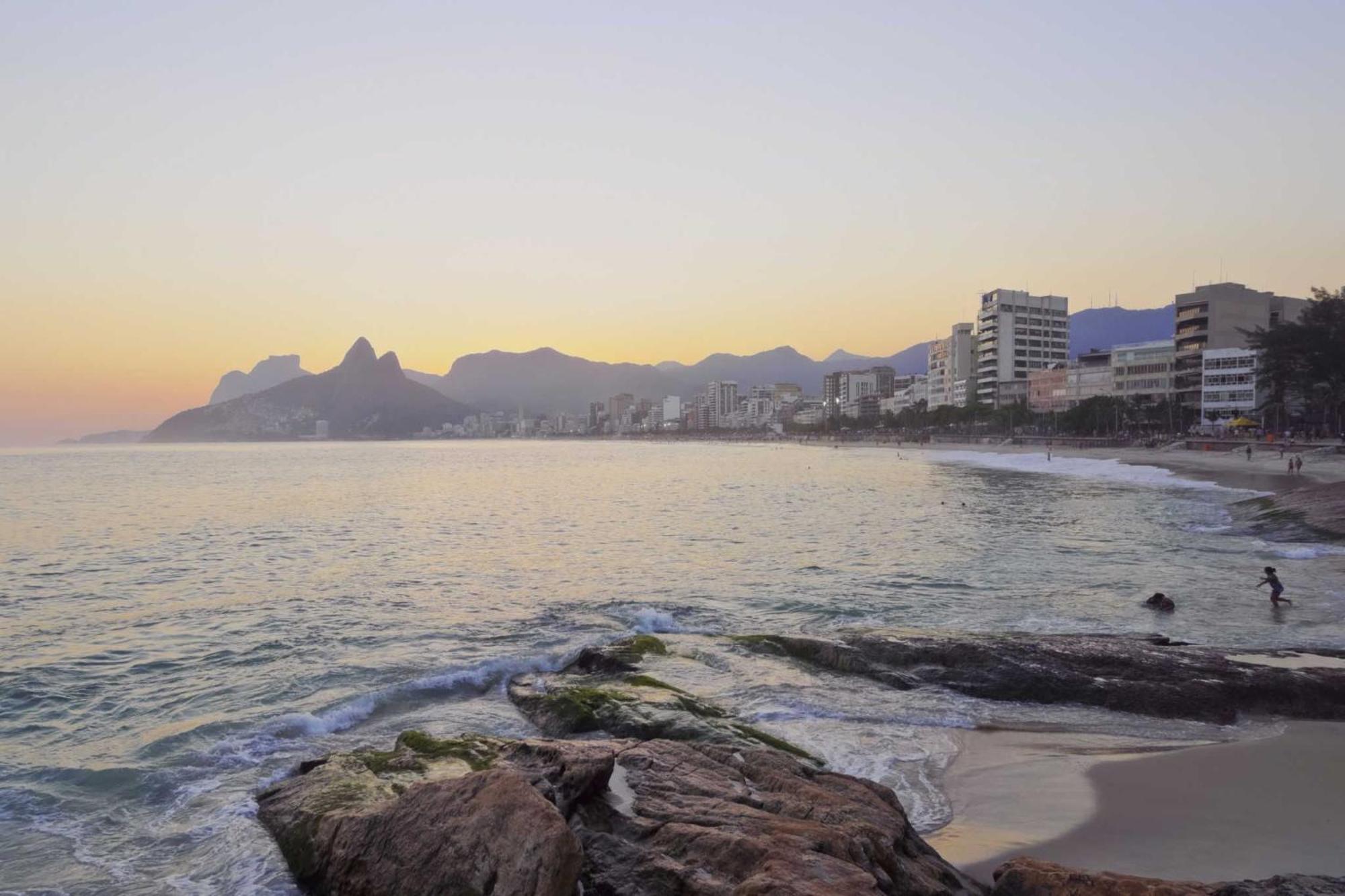 Charmoso E Sala Em Copacabana
