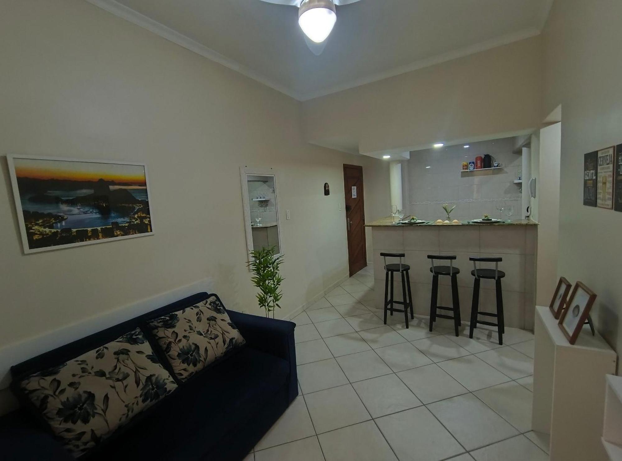 Charmoso E Sala Em Copacabana